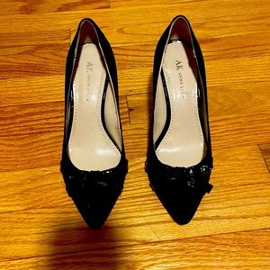 Anne Klein 3” Black pumps